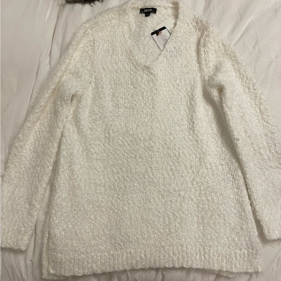 White Sweater - with Tag - Picture 1 of 1